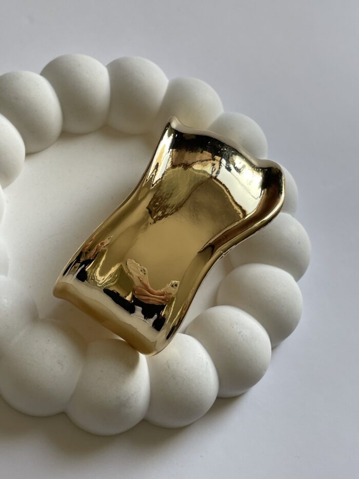 Özel Seri Asimetrik Kıvrım Plaka Marka Model Gold Kelepçe Bileklik