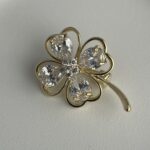 Özel Seri Zirkon Taşlı Yonca Desen Gold Broş