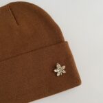 Yaprak Desen Broşlu Kiremit Rengi Bere