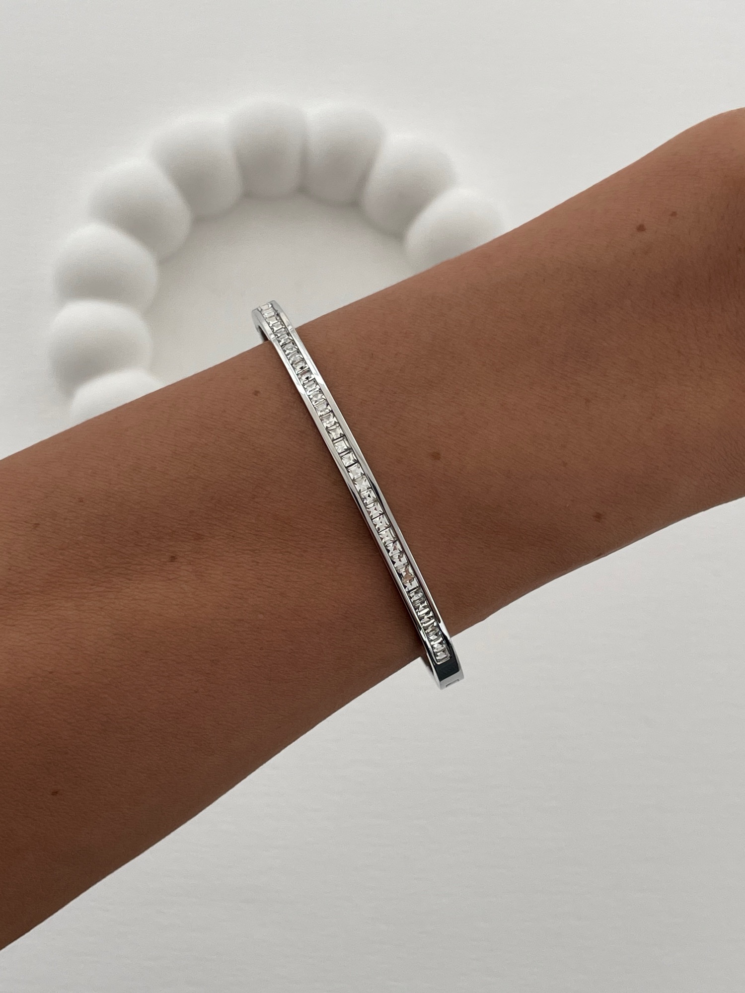 img_3985-2 Çelik Tek Sıra Zirkon Taşlı Gümüş Kelepçe Bileklik