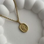 Çelik Gül Desen Burgu Zincir Gold Kolye