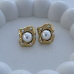 Çelik Asimetrik Tasarım Gold İncili Küpe