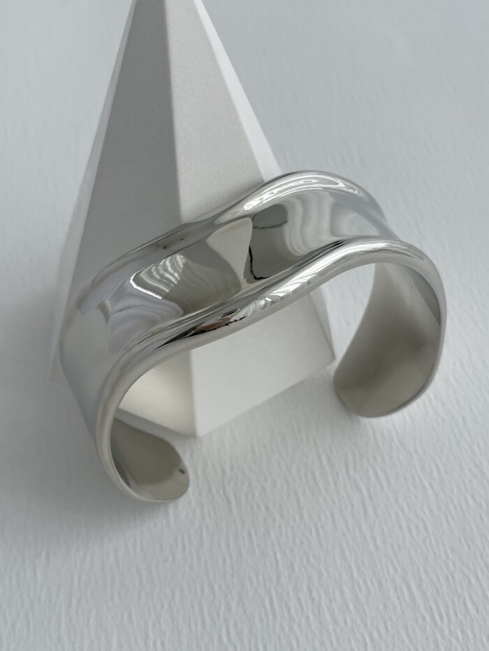 Özel Seri Asimetrik Kıvrım Plaka Marka Model Gümüş Kelepçe Bileklik