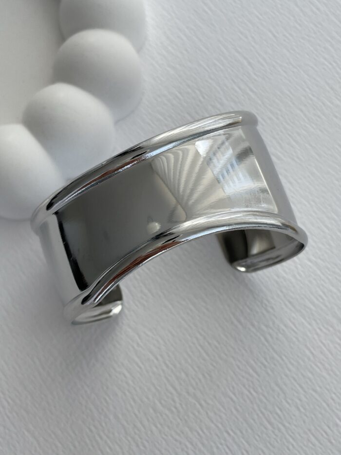 Özel Seri Asimetrik Kıvrım Marka Model Gümüş Plaka Bileklik