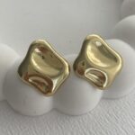 Çelik Soyut Tasarım Gold Kare Küpe