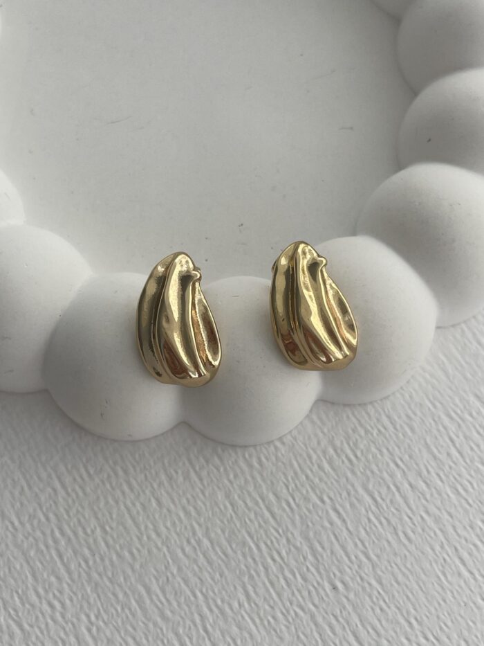 Çelik Soyut Tasarım Gold Yaprak Küpe