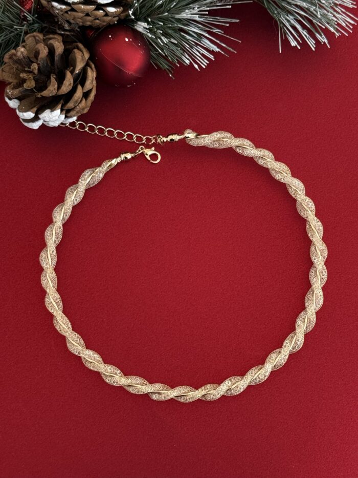 NS-Tel Görünümlü Kıvrımlı Gold Choker Kolye