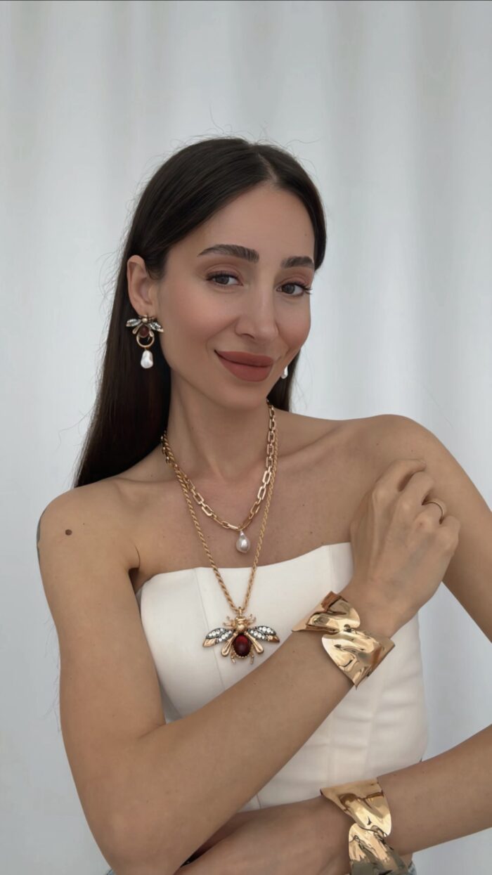 Özel Seri Zirkon taşlı Arı Tasarım İncili Gold Küpe