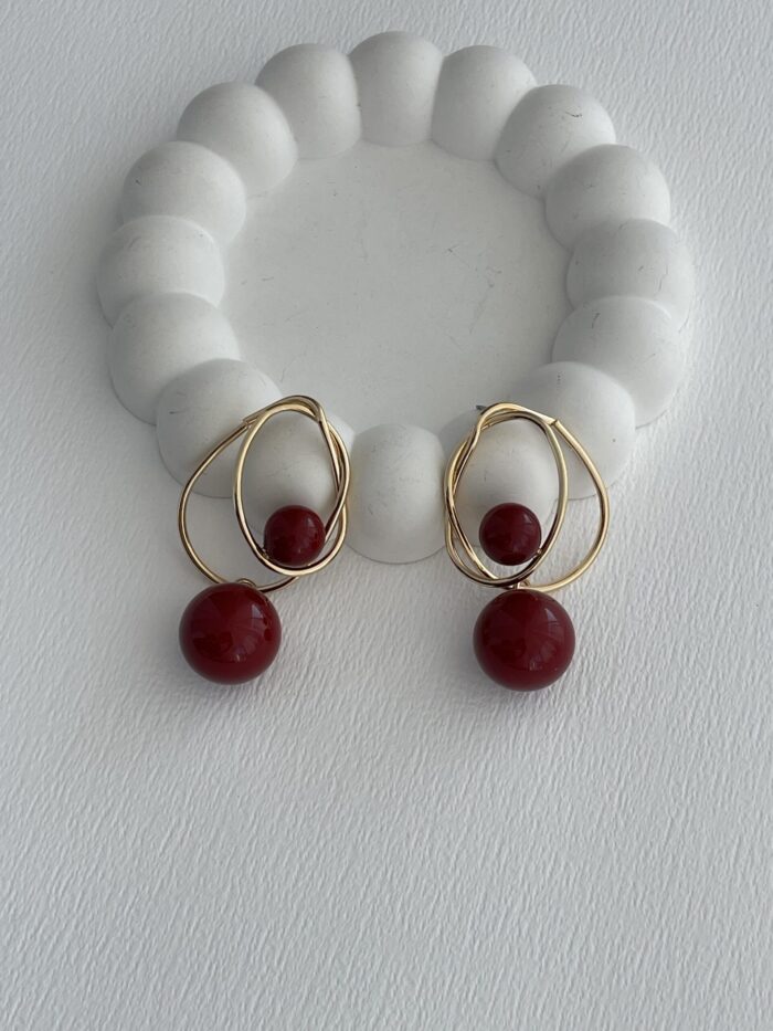 Özel Seri Asimetrik Kıvrım Bordo Top Gold Küpe
