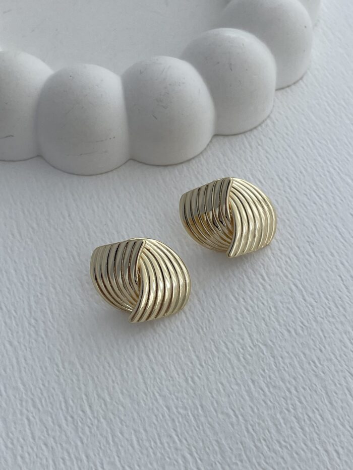 Özel Seri Tırtık Model X Tasarım Gold Küpe