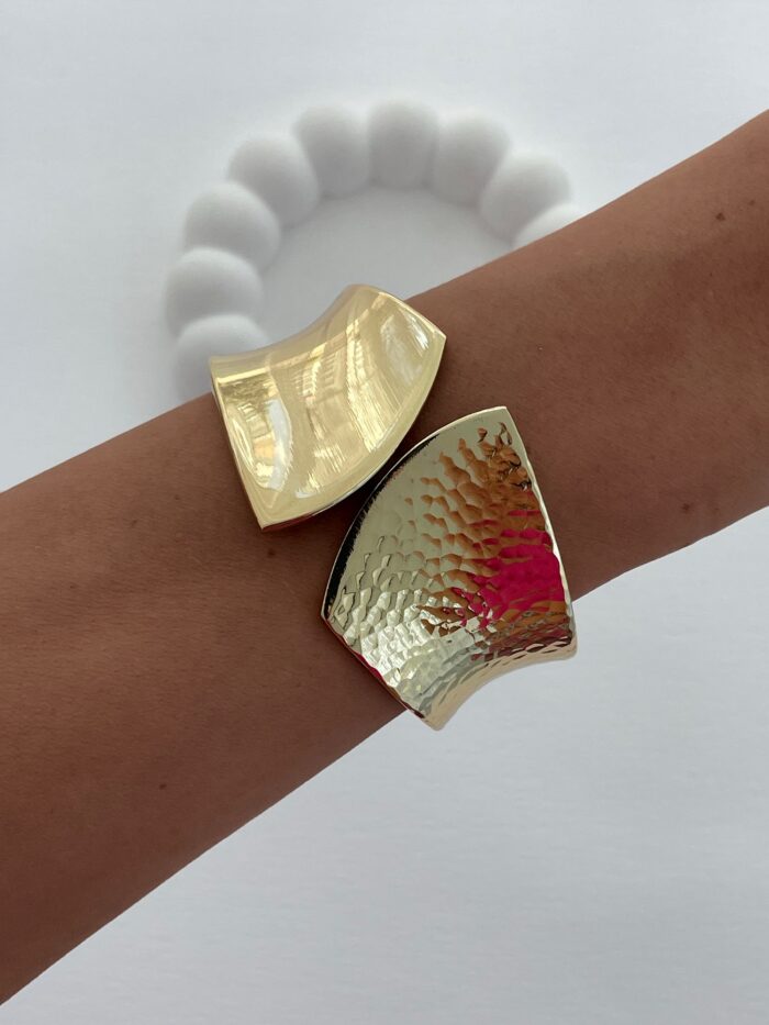 Özel Seri Yarısı Desenli Kıvrım Tasarım Gold Kelepçe Bileklik