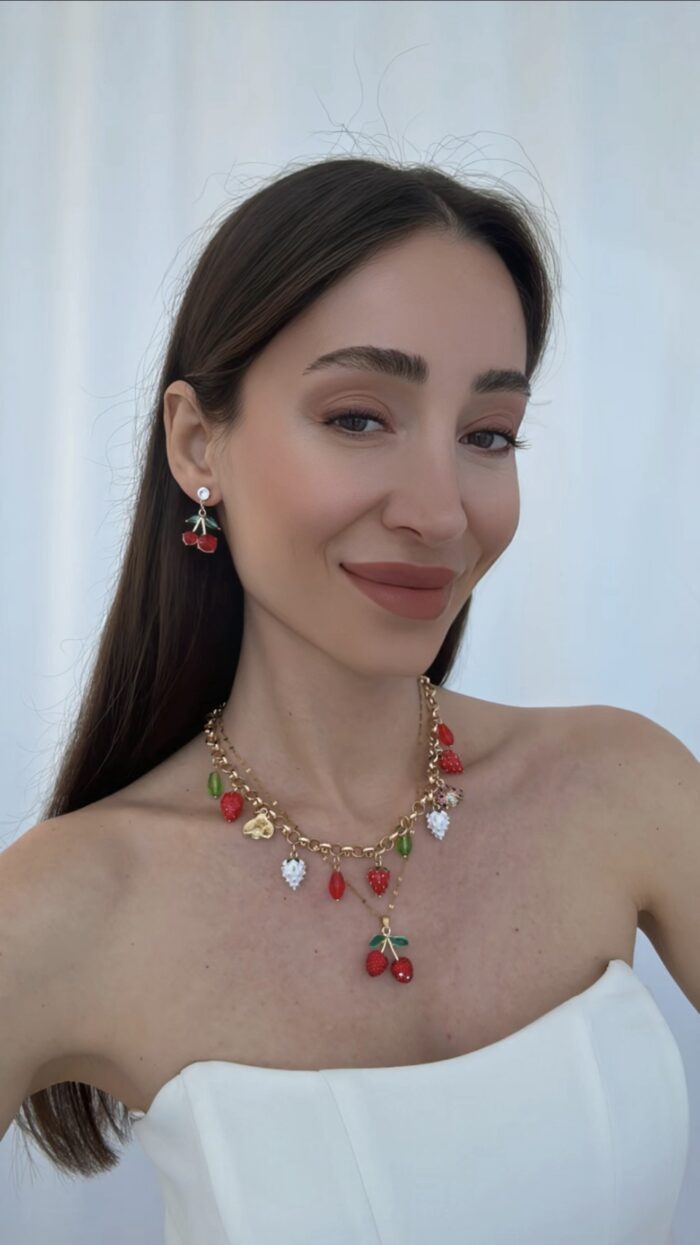 Özel Seri Çilek Renkli Taşlı Charm Gold Kolye