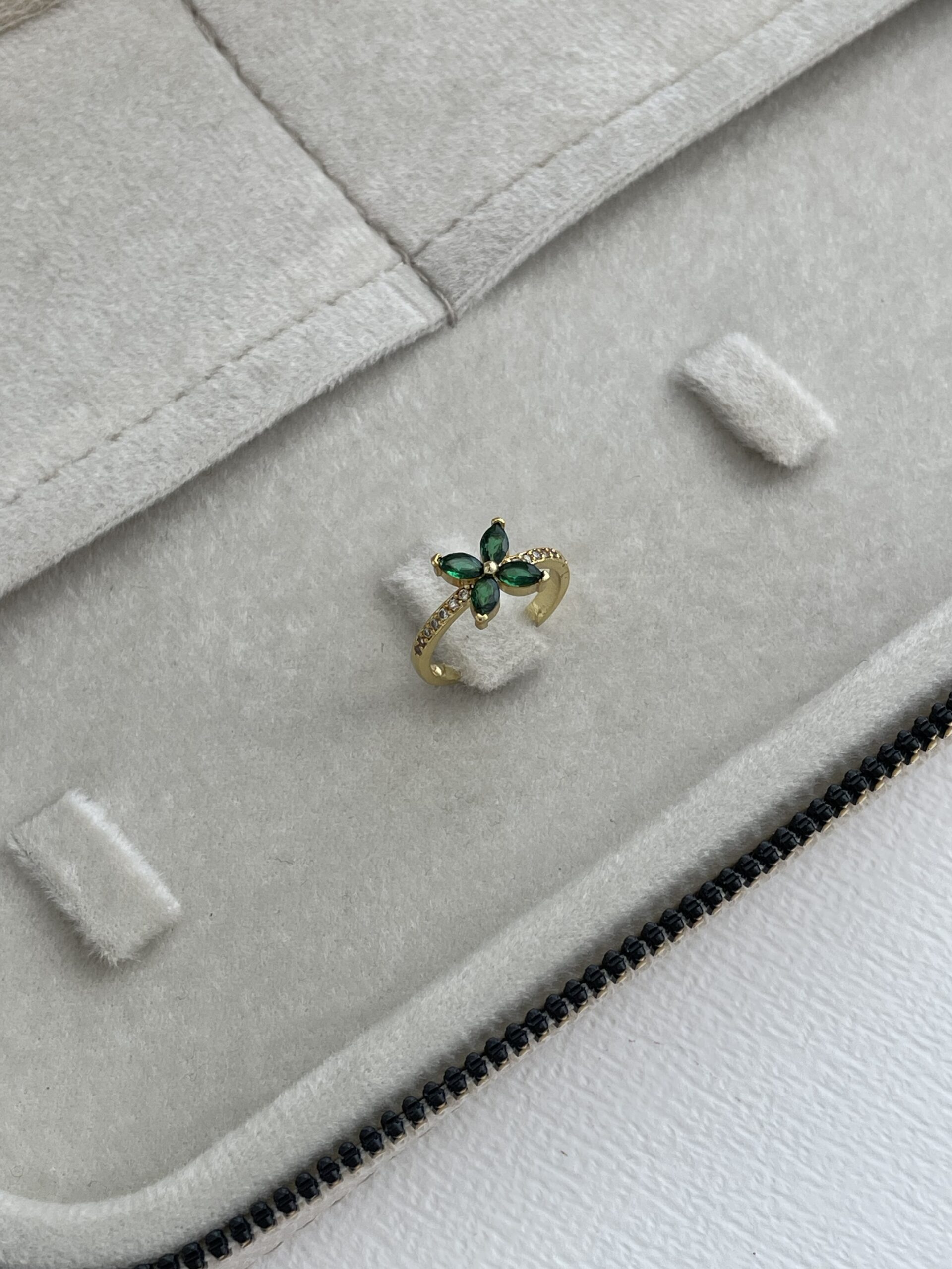 img_5619-4 Özel Seri Yeşil Baget Taş Çiçek Gold Ayarlanabilir Yüzük