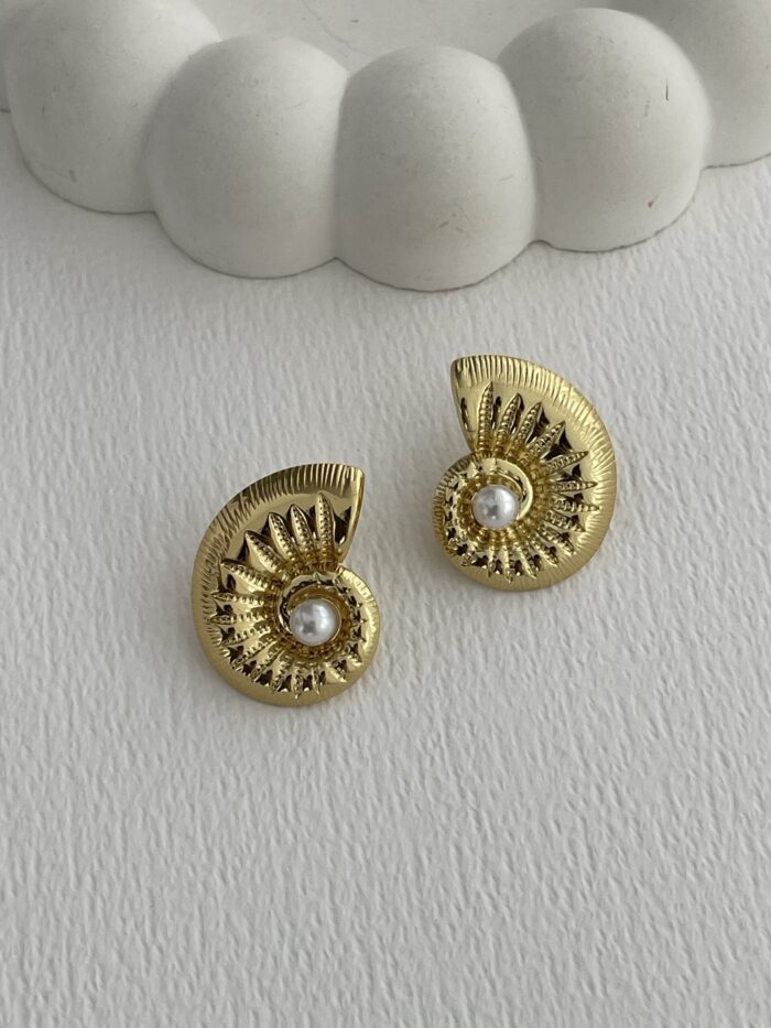 Özel Seri İnci Detay Deniz Kabuğu Gold Küpe