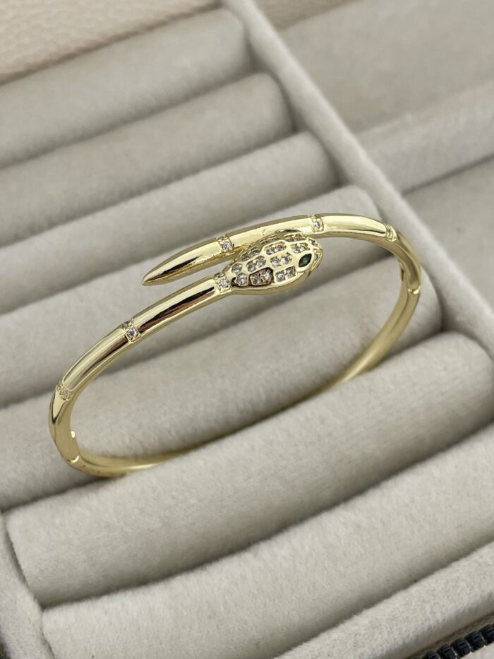 Özel Seri Yeşil Zirkon Taşlı Yılan Tasarım Gold Kelepçe Bileklik