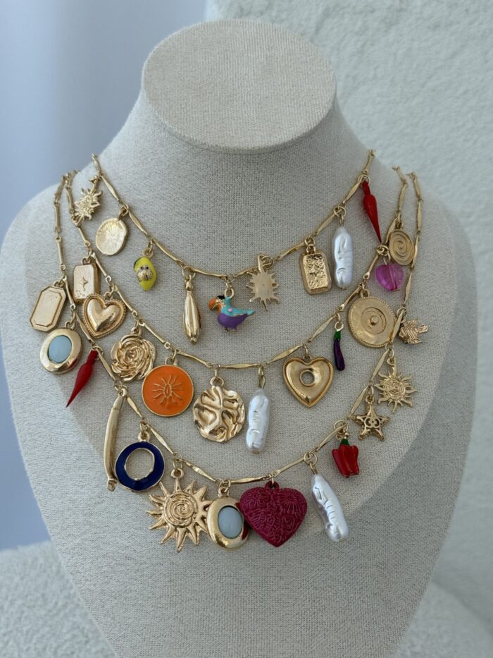 Özel Seri Marka Model Charm Detay Üçlü Gold Kolye