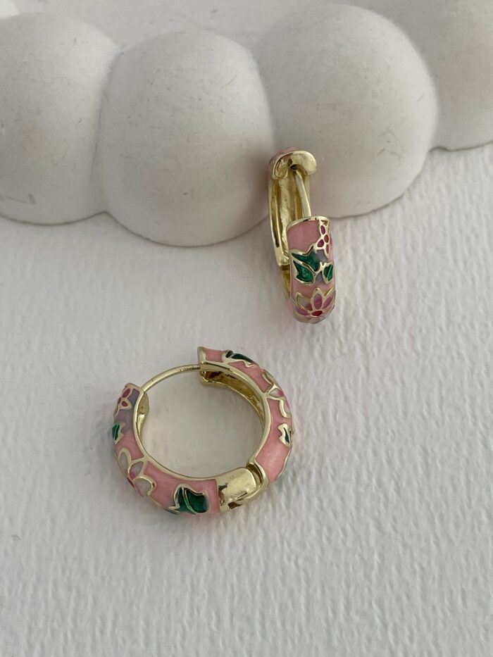Özel Seri Çiçek Kabartma Desen Pudra Gold Küpe