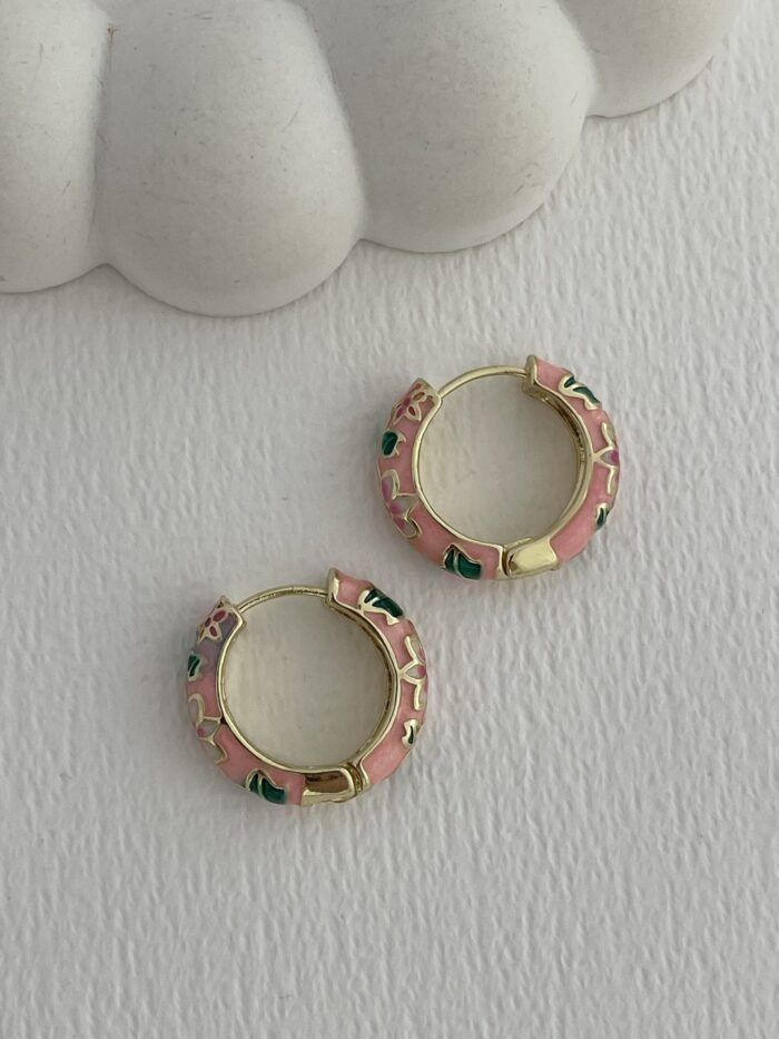 Özel Seri Çiçek Kabartma Desen Pudra Gold Küpe