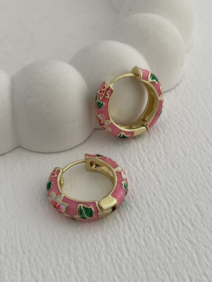 Özel Seri Çiçek Kabartma Desen Pembe Gold Küpe
