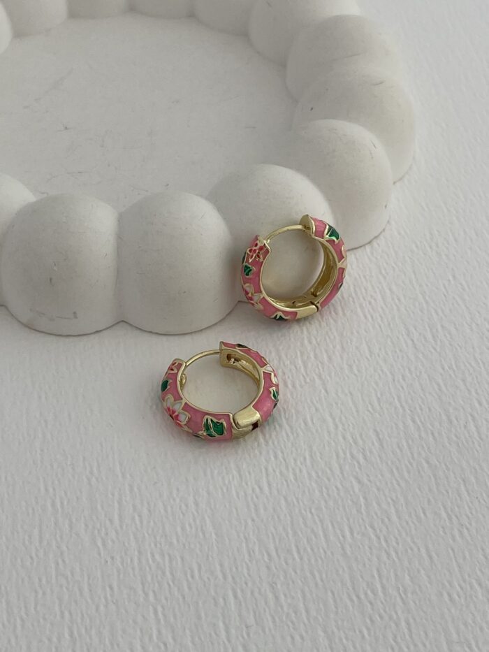 Özel Seri Çiçek Kabartma Desen Pembe Gold Küpe