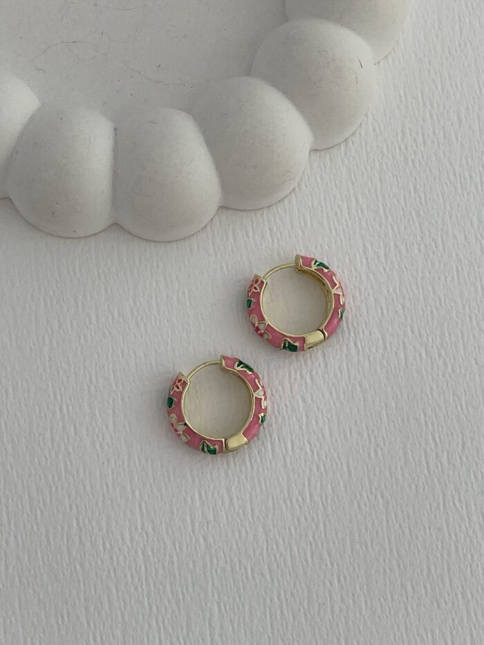 Özel Seri Çiçek Kabartma Desen Pembe Gold Küpe