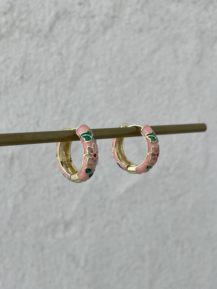 Özel Seri Çiçek Kabartma Desen Pudra Gold Küpe