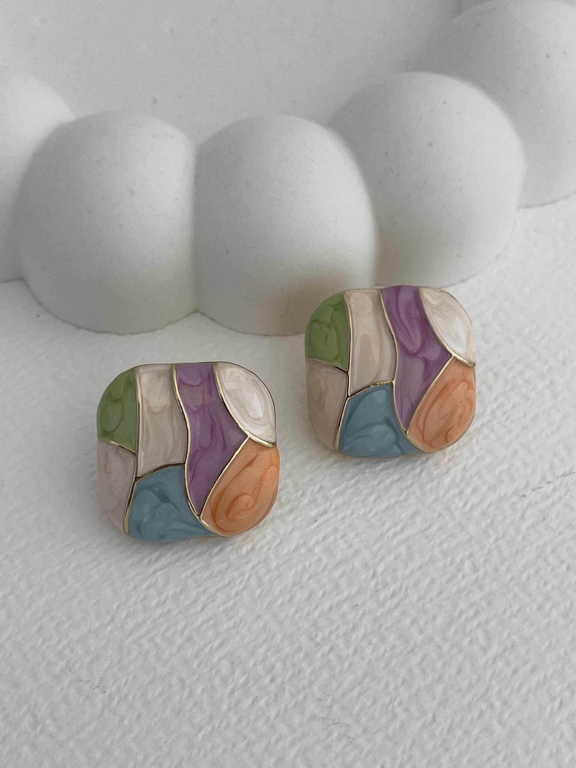 img_7570-2 Özel Seri Çok Renkli Kare Gold Küpe