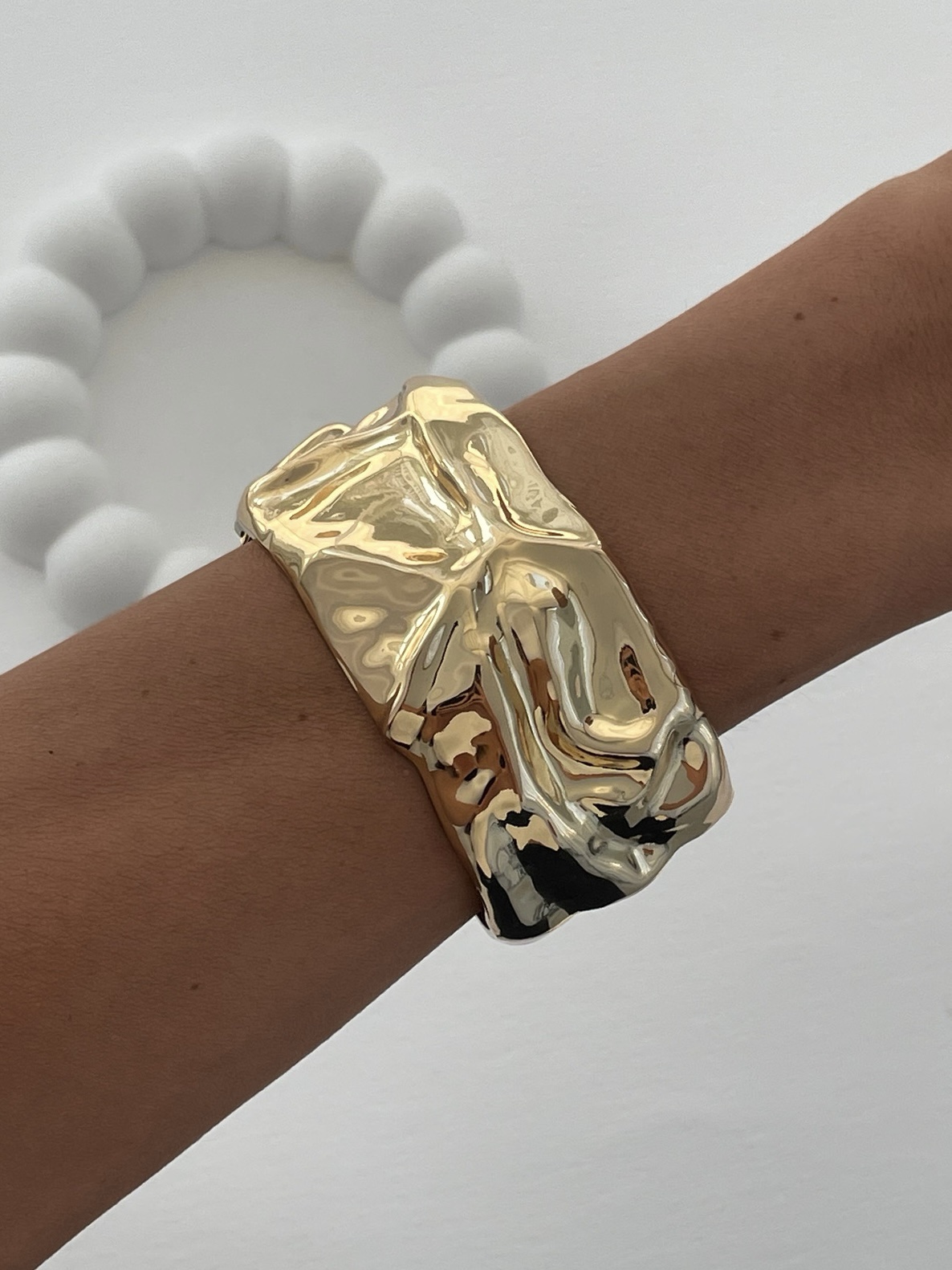 img_7669-1 Özel Seri Soyut Tasarım Kalın Gold Kelepçe Bileklik