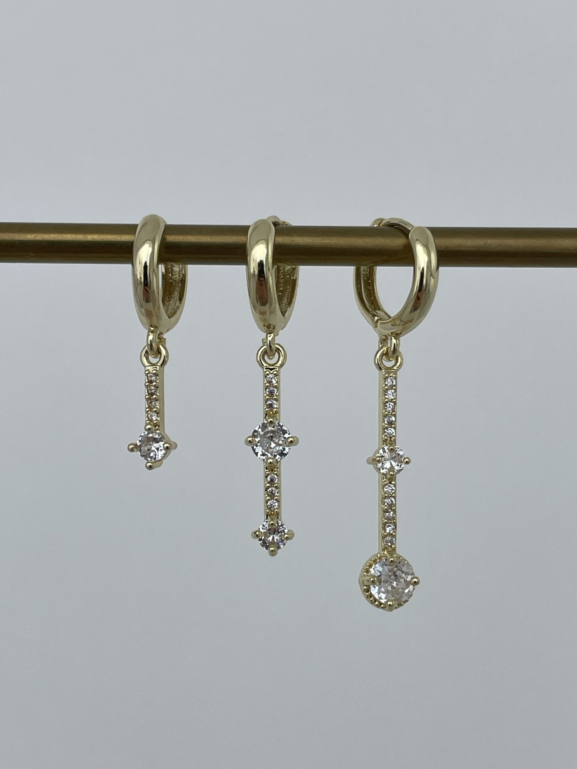 img_8681 Özel Seri Zirkon Taşlı Çubuk Tasarım Gold Üçlü Küpe Set