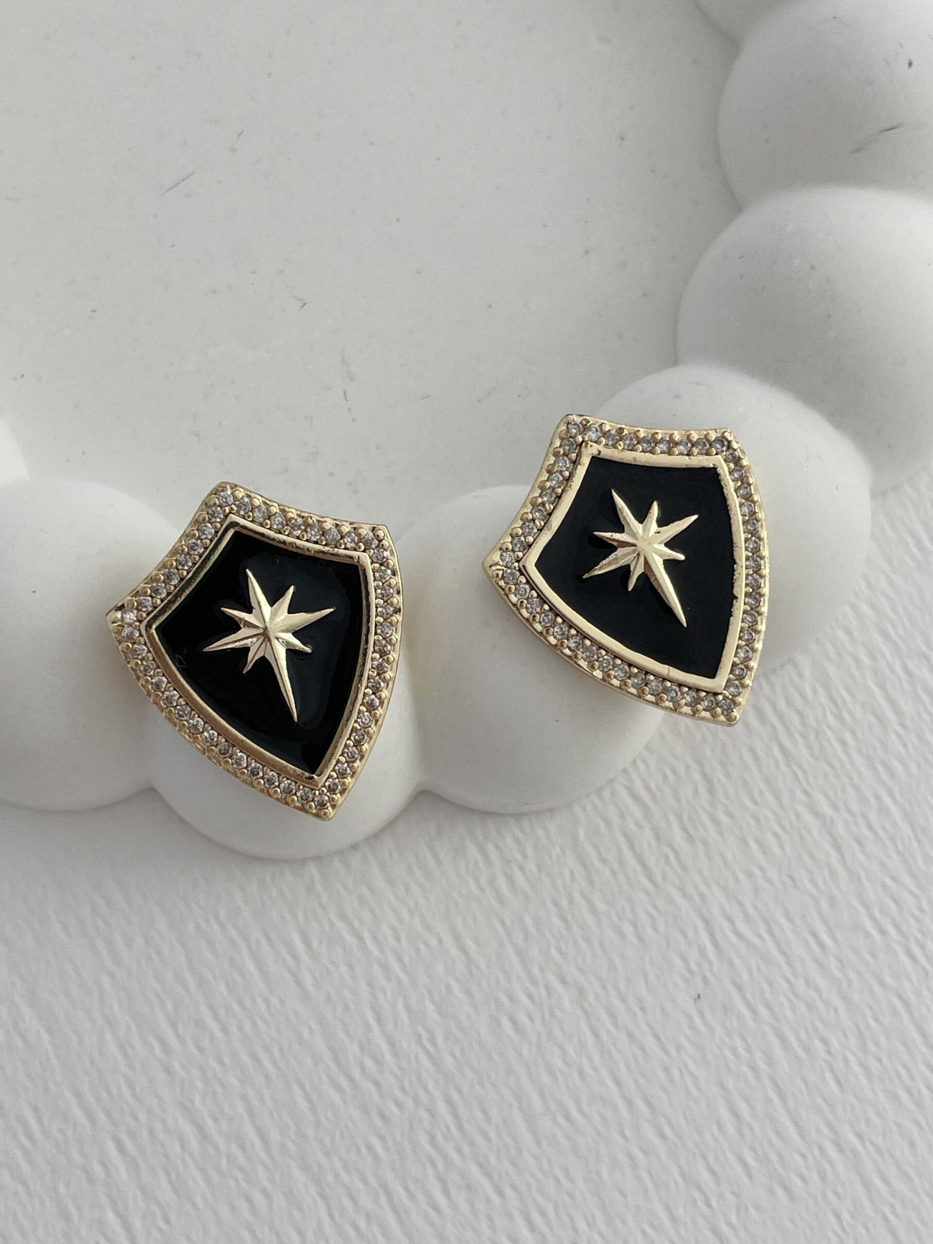 img_8763-3 Özel Seri Zirkon Taşlı Siyah Mineli Gold Kutup Yıldızı Küpe