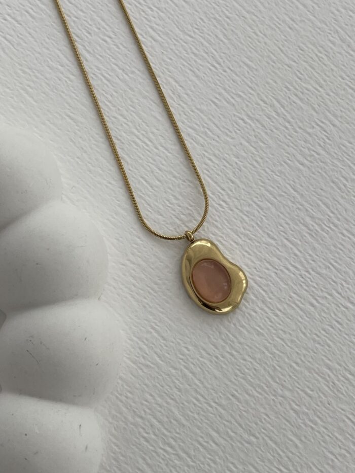 Çelik Pembe Kaplan Gözü Soyut Tasarım Gold Kolye