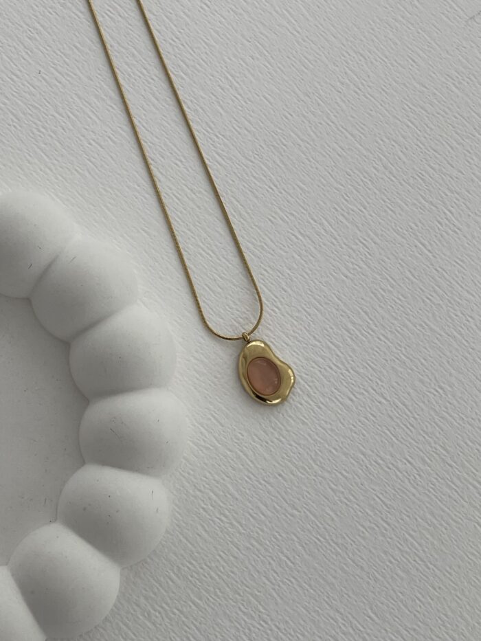 Çelik Pembe Kaplan Gözü Soyut Tasarım Gold Kolye