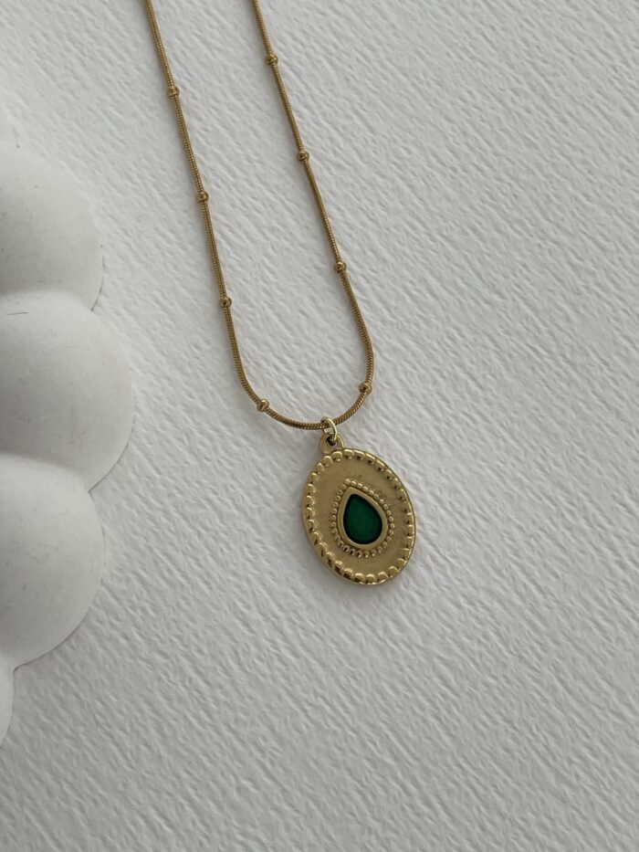 Çelik Yeşil Damla Taş Desenli Vintage Gold Kolye