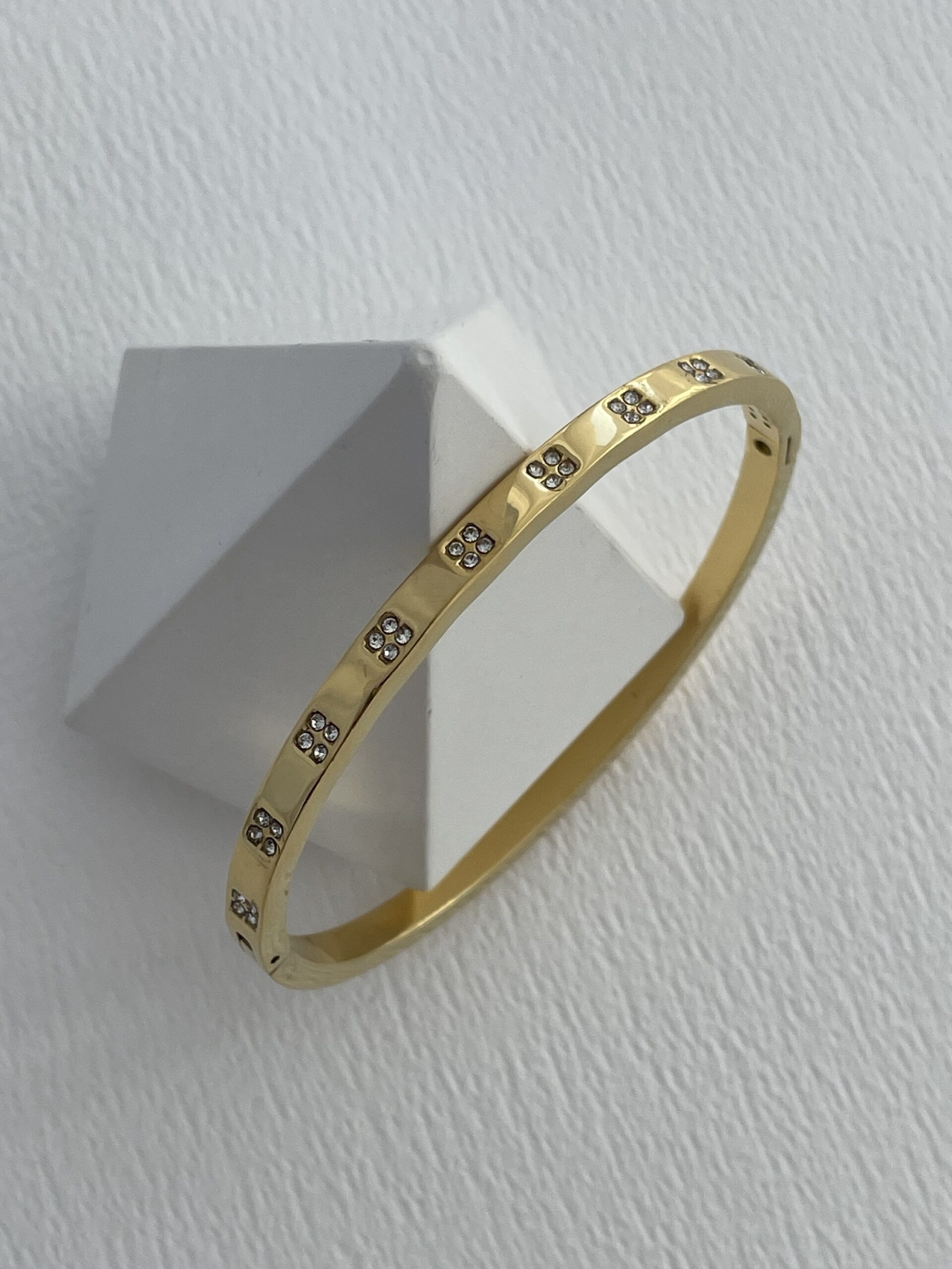 img_0558 Çelik Kare Zirkon Taşlı Gold Kelepçe Bileklik