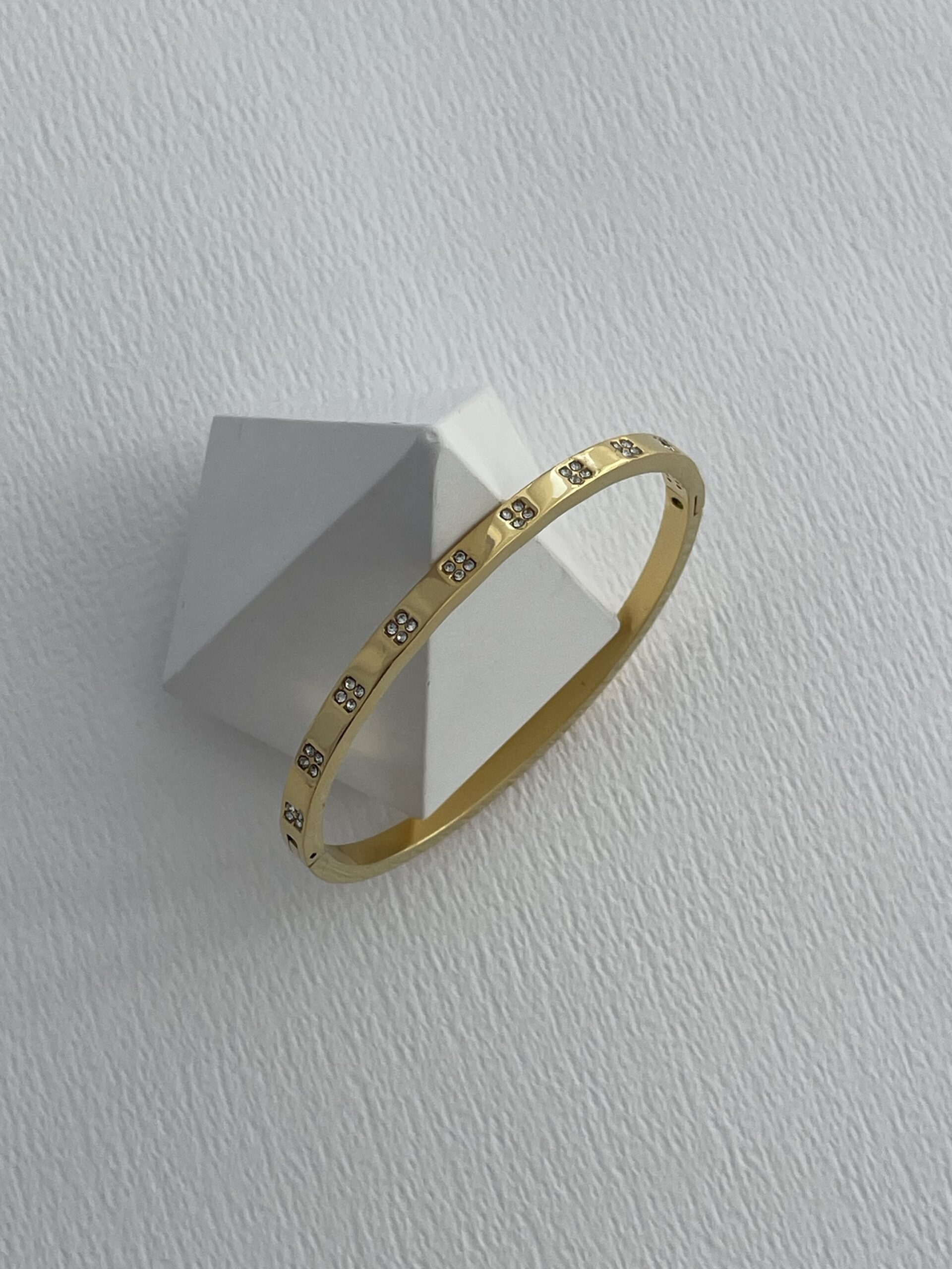 img_0559 Çelik Kare Zirkon Taşlı Gold Kelepçe Bileklik
