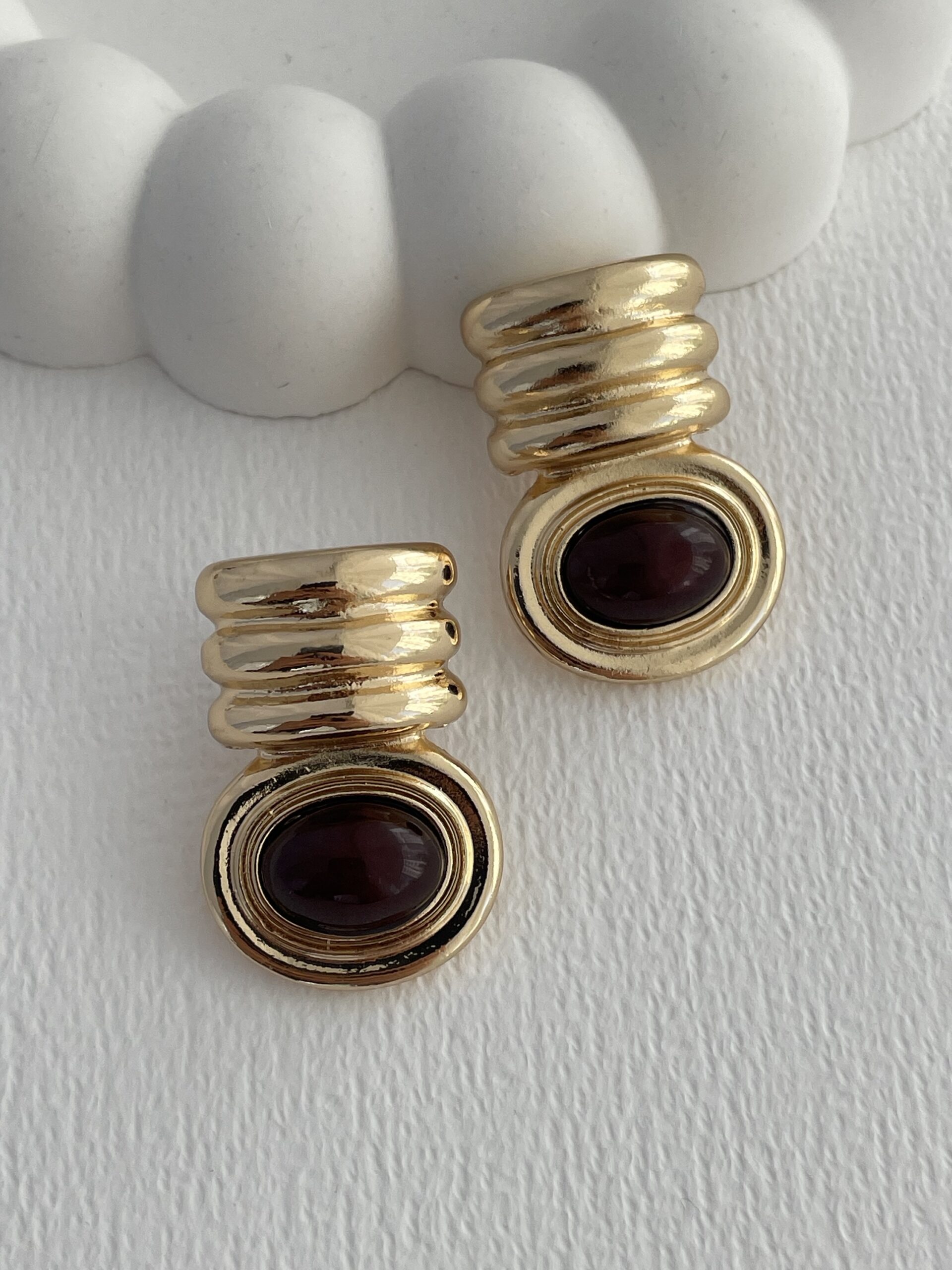 img_1052-2 Özel Seri Kahverengi Mineli Geometrik Tasarım Gold Küpe