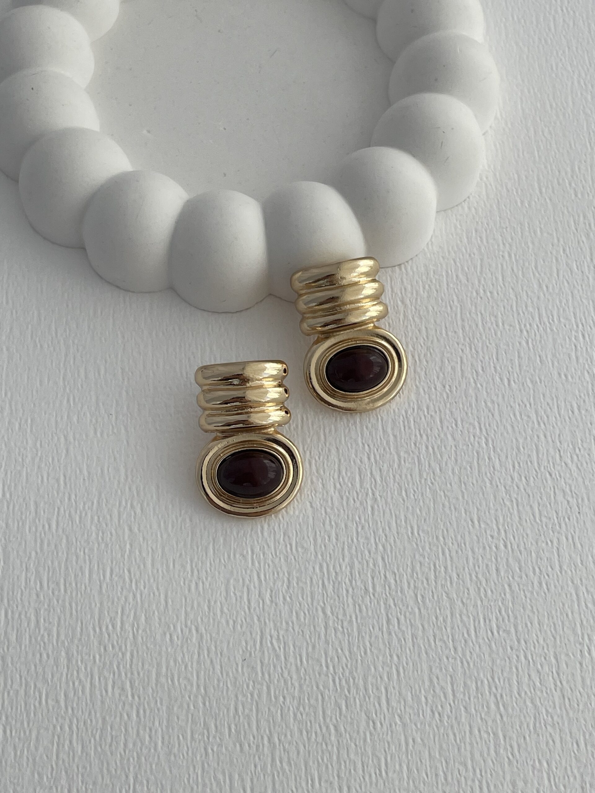 img_1054-2 Özel Seri Kahverengi Mineli Geometrik Tasarım Gold Küpe