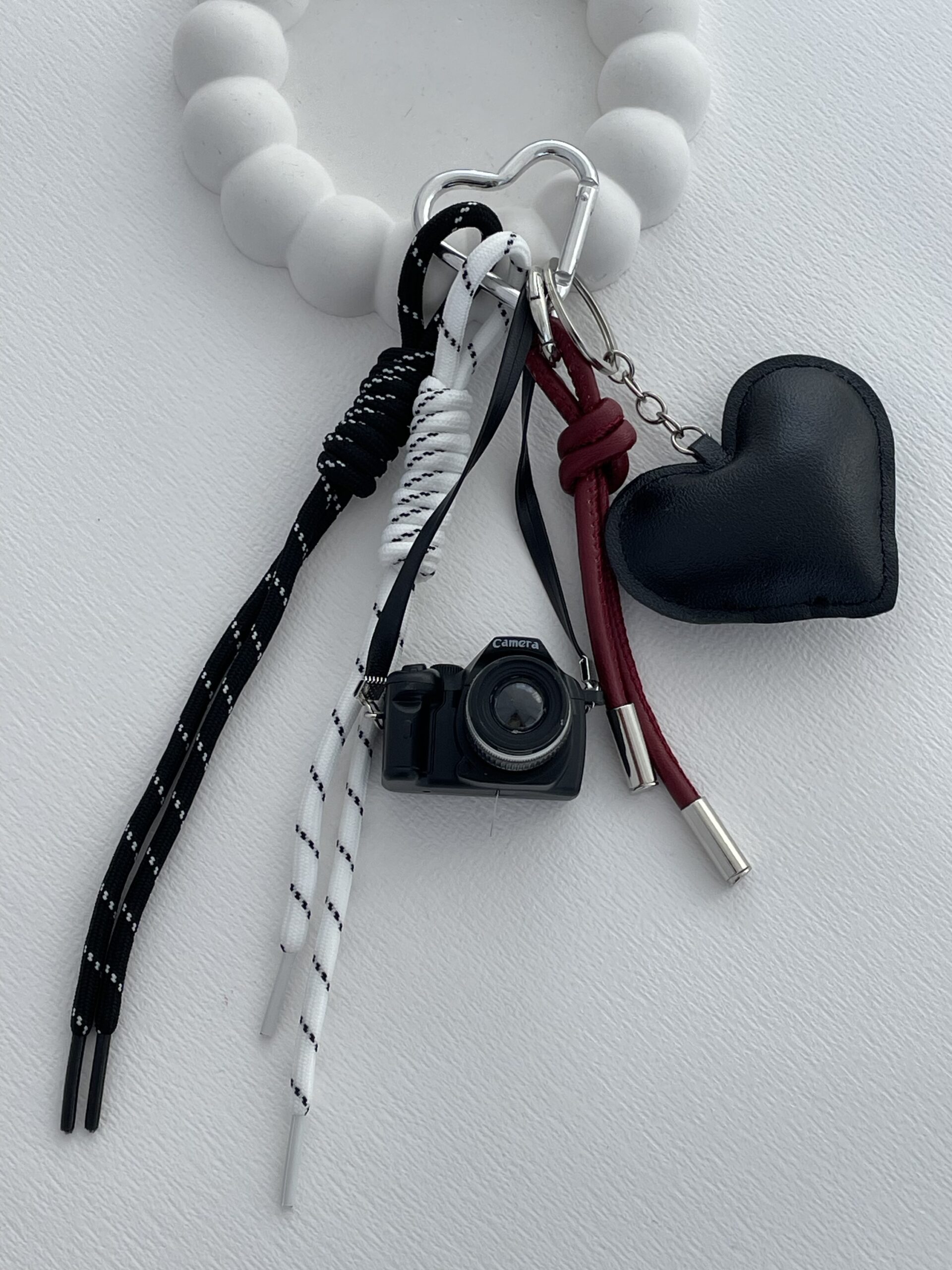 img_1137-2 Fotoğraf Makinesi Ve Kalp Tasarım Çanta Charm Aksesuarı