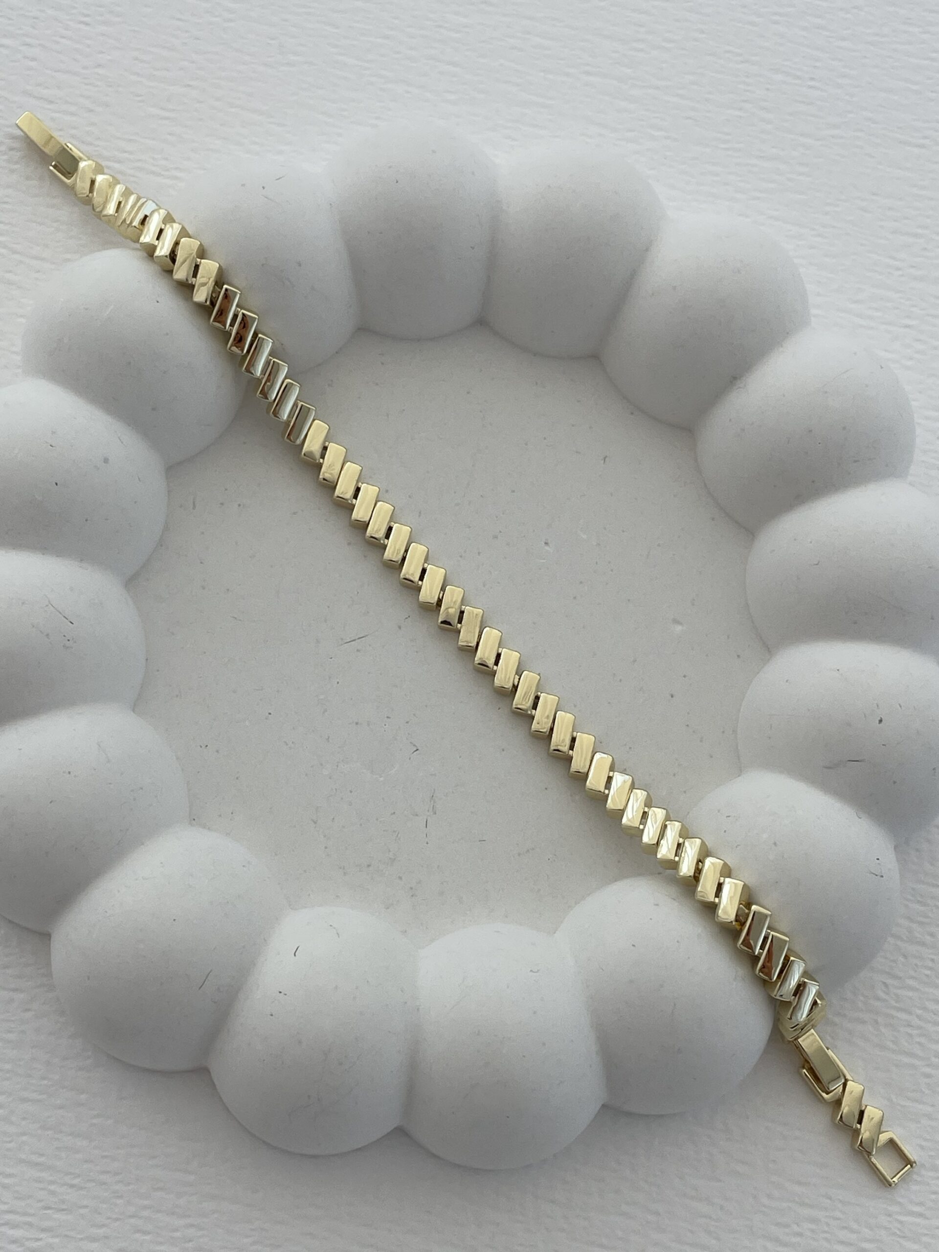 img_1398-4 Özel Seri Sıralı Dikdörtgen Tasarım Gold Bileklik