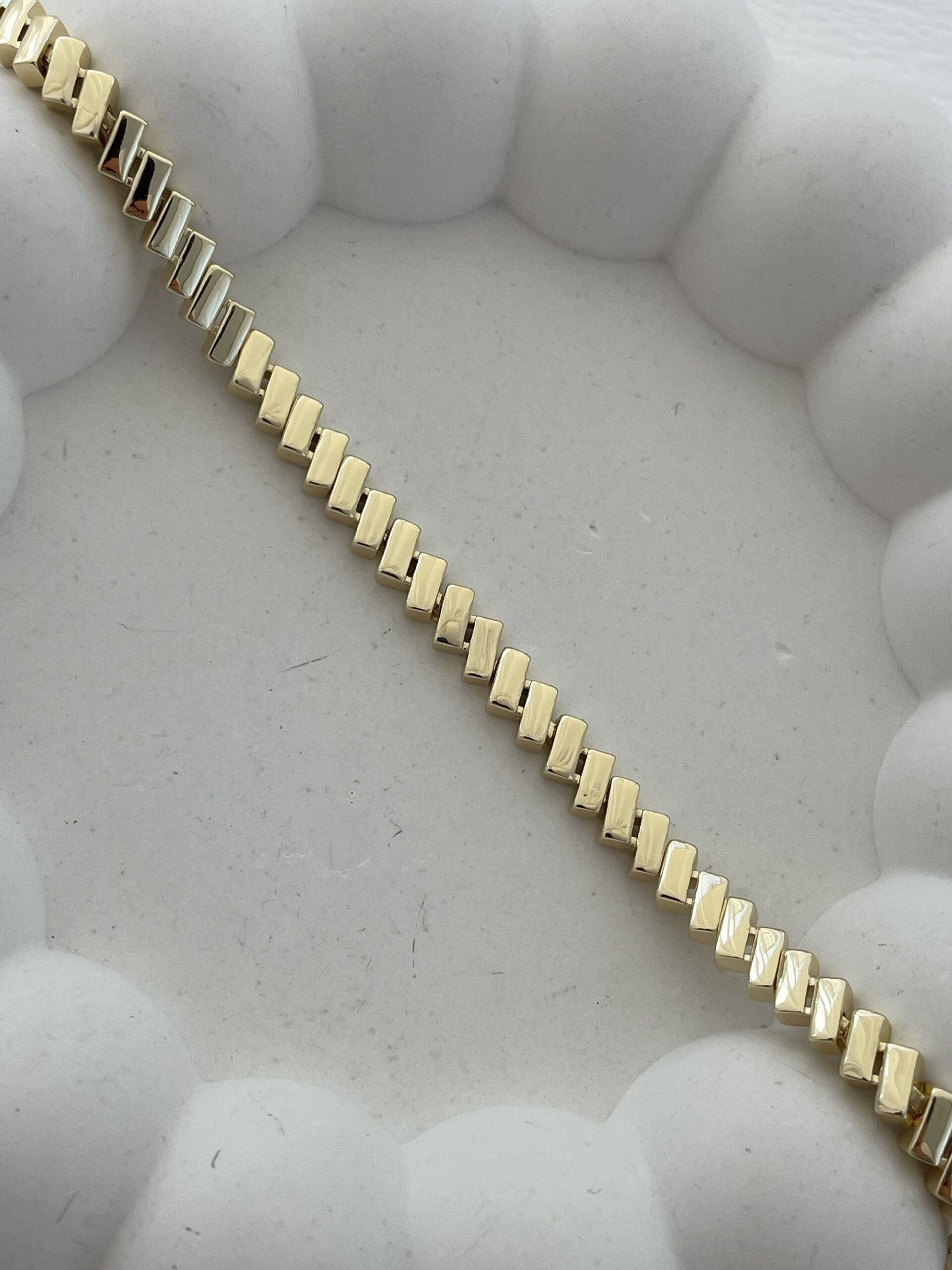 img_1399-3 Özel Seri Sıralı Dikdörtgen Tasarım Gold Bileklik