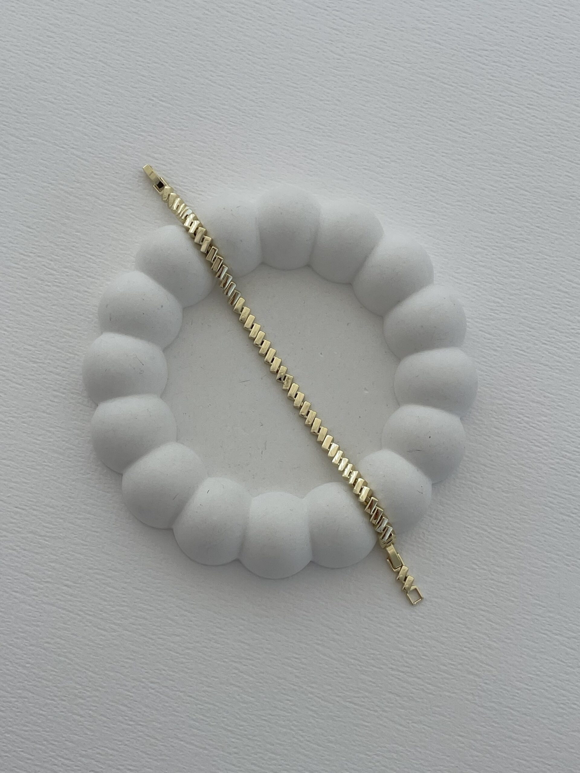 img_1400 Özel Seri Sıralı Dikdörtgen Tasarım Gold Bileklik