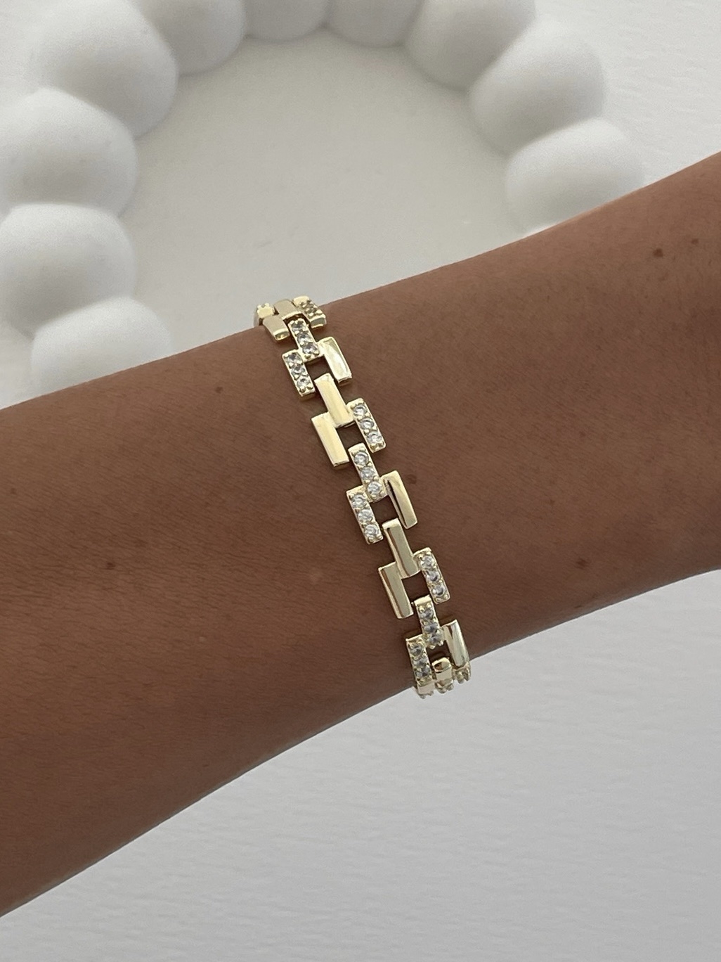 img_1761-1 Özel Seri Zirkon Taşlı Kare Figaro Zincir Gold Bileklik