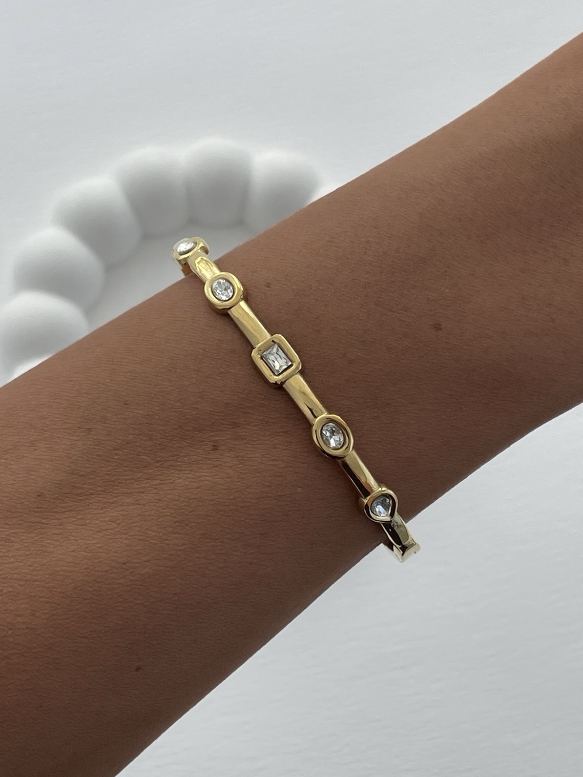 img_3839-2 Çelik Geometrik Desen Taşlı Gold Kelepçe Bileklik