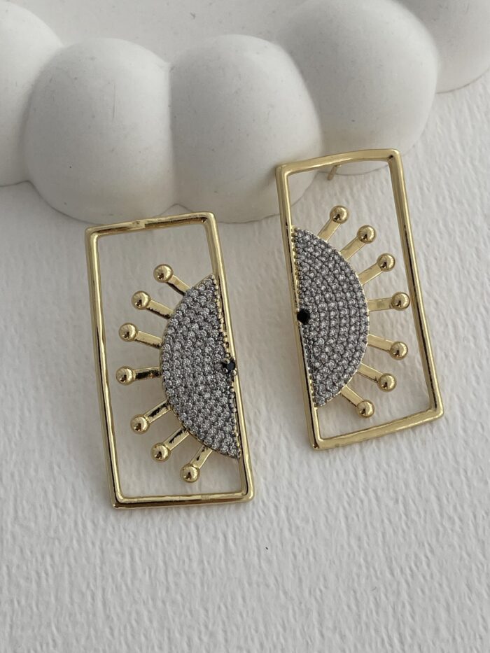 Özel Seri Zirkon Taşlı Yarım Güneş Tasarım Gold Küpe