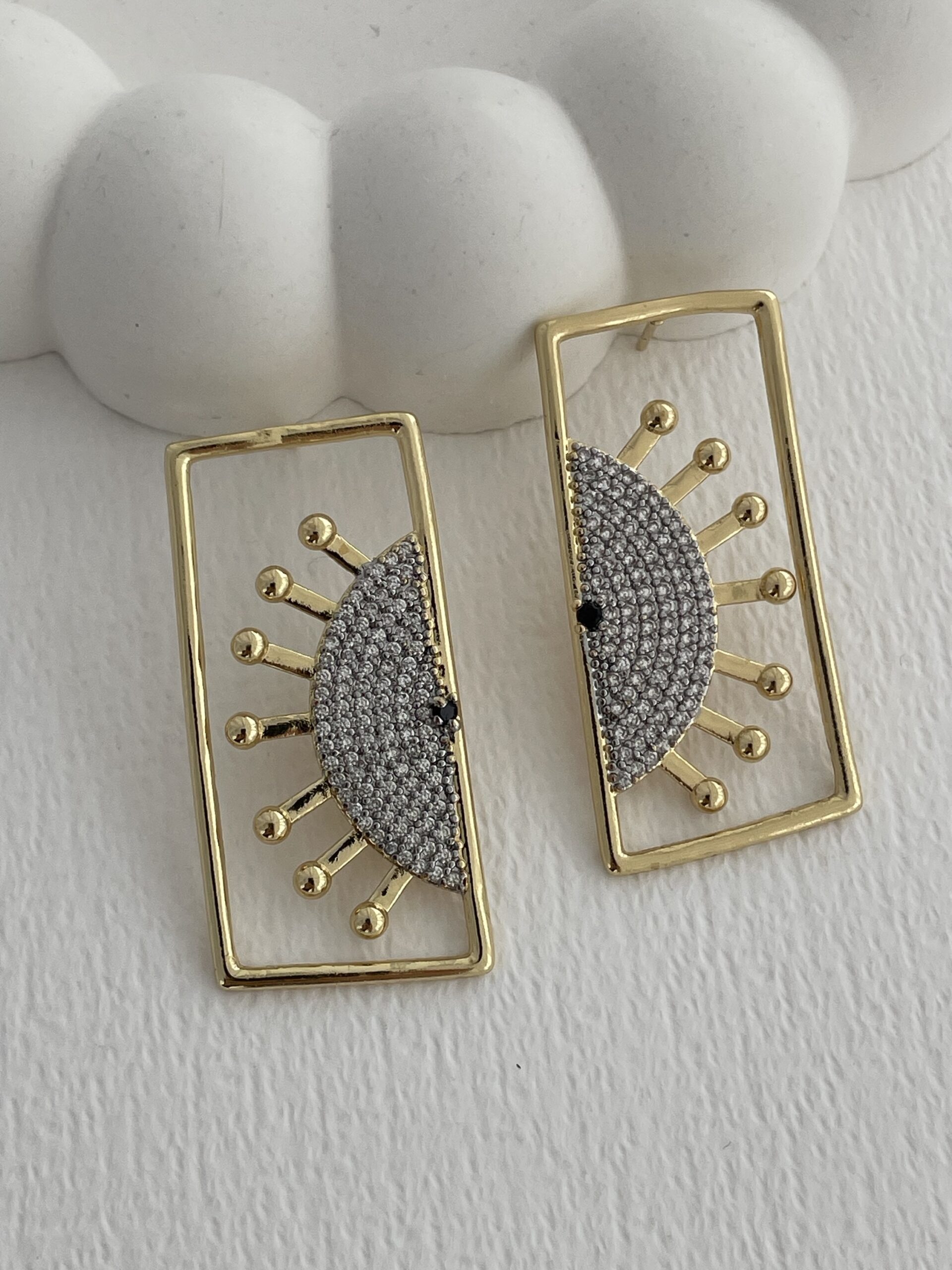 img_9642-2 Özel Seri Zirkon Taşlı Yarım Güneş Tasarım Gold Küpe