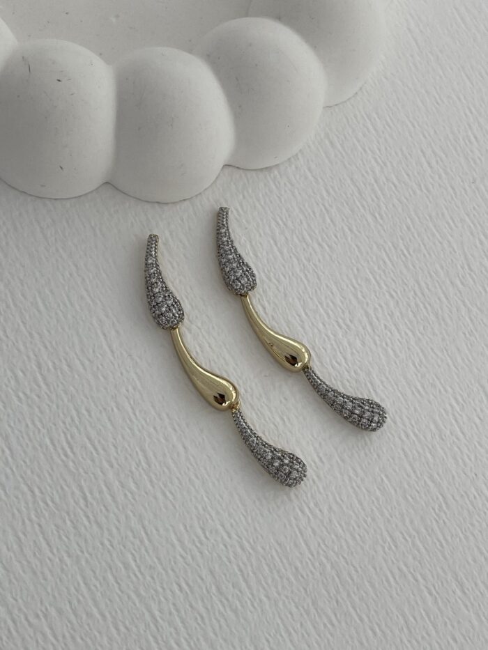 Özel Seri Zirkon Taşlı Damla Tasarım Gold Küpe