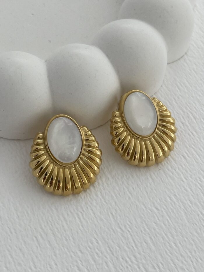 Çelik Sedef Detay Tırtık Oval Tasarım Gold Küpe