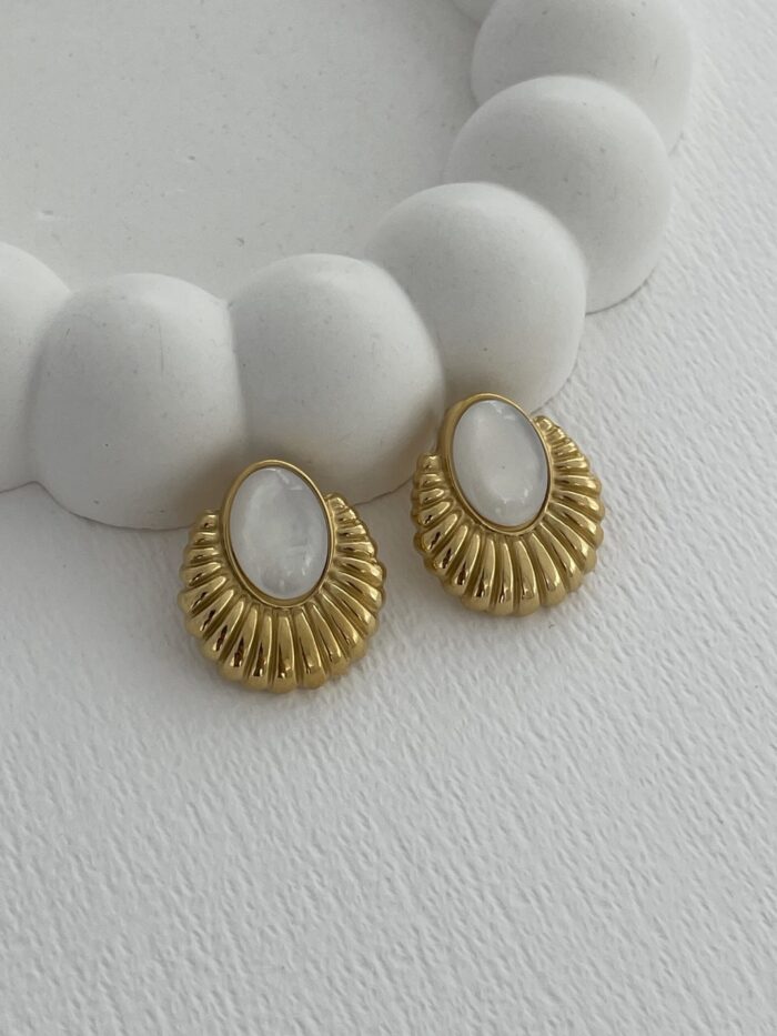 Çelik Sedef Detay Tırtık Oval Tasarım Gold Küpe