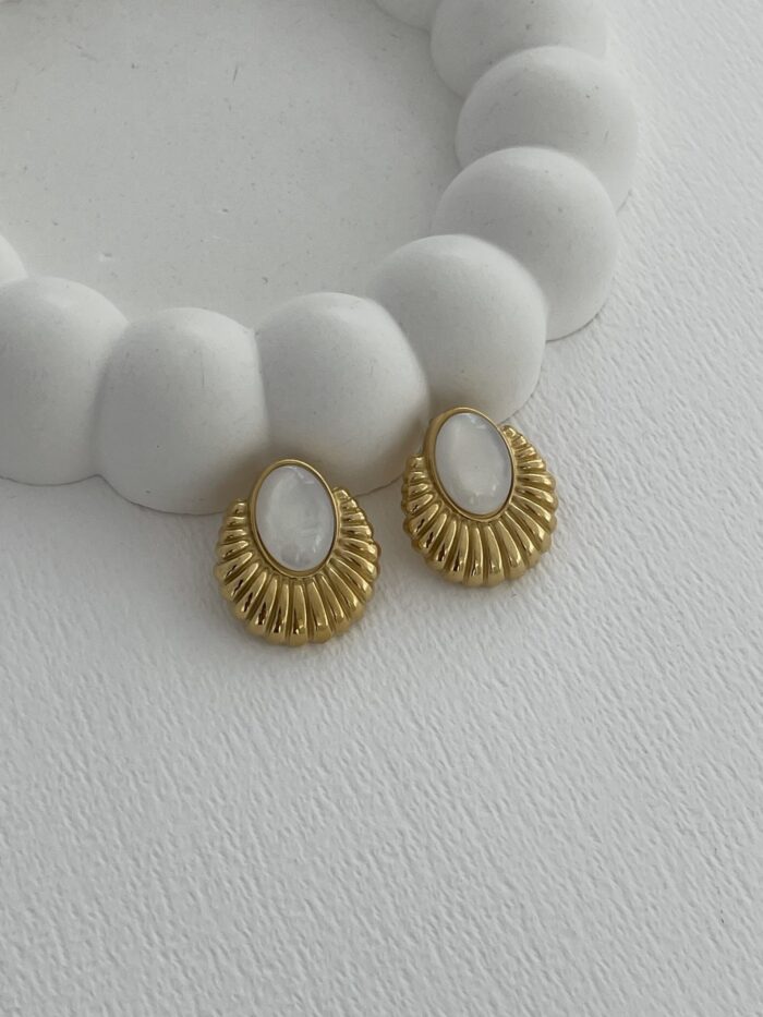 Çelik Sedef Detay Tırtık Oval Tasarım Gold Küpe