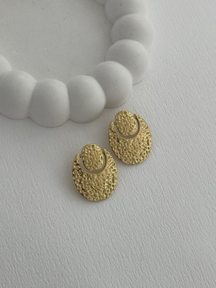 Çelik Desenli İç içe Oval Tasarım Gold Küpe